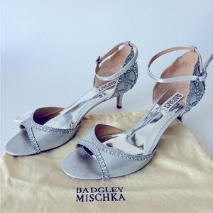 Badgley Mischka EUC Embellished Silver, Kitten Heels